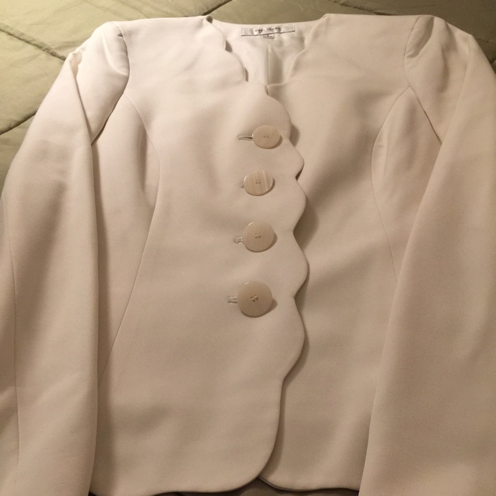 Jones studio Blazer Jacket - Size 8 Pre-owned- Excellent condition. -Color White